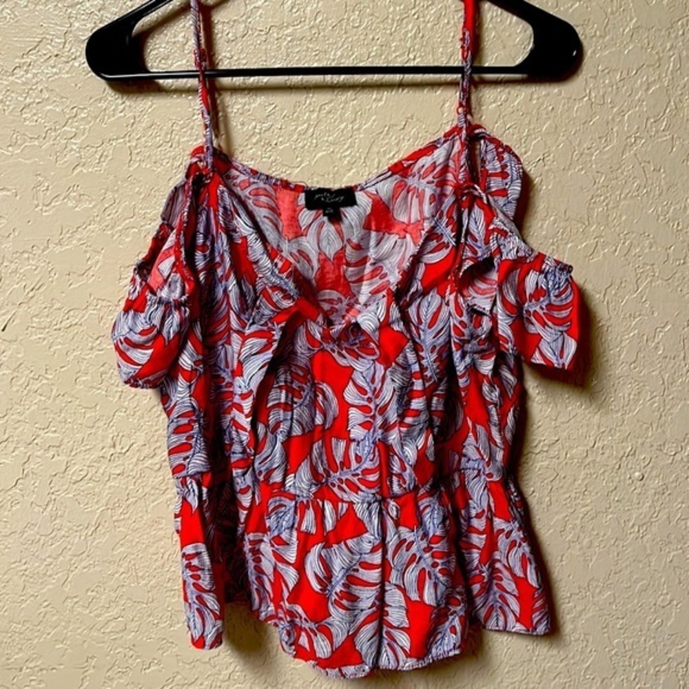 Milk And Honey Summer/‎ Vacation Top. Size XL. Red With White Leaves.